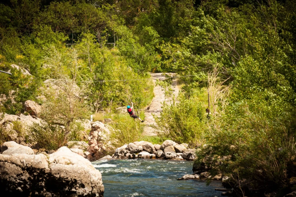 Rafting dans les rapides